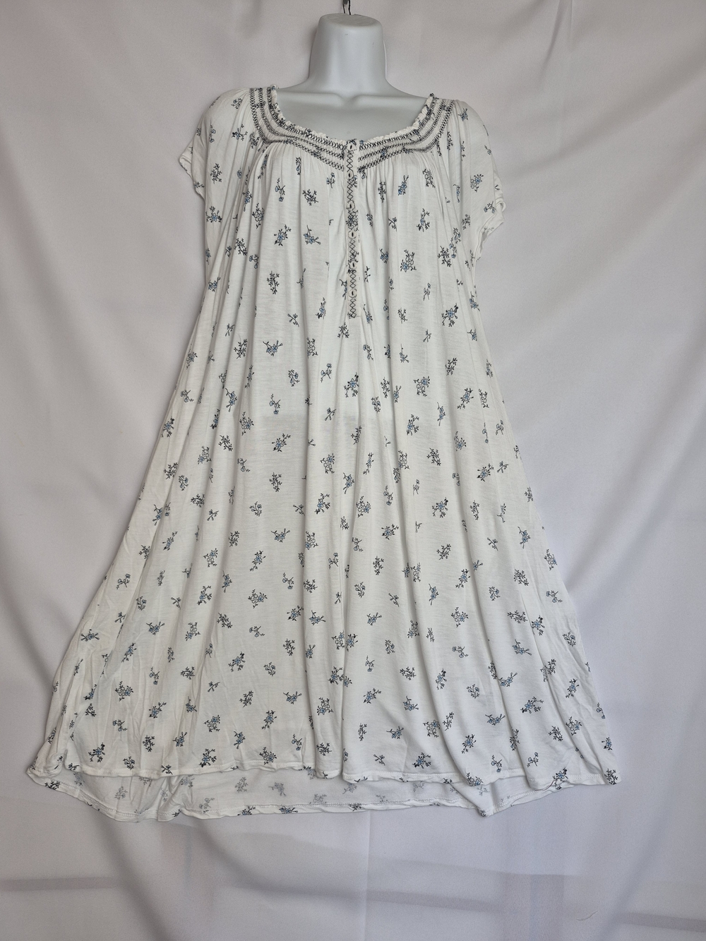 croft & barrow White Floral Nightgown with Blue Print - Picture 4 of 7